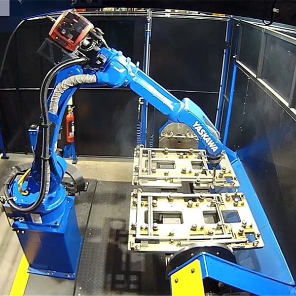 Obloukový svařovací robot Yaskawa AR2010 2