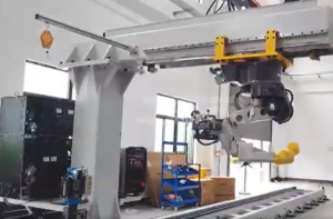 Robotic welding workcell with 7-shaped gantry