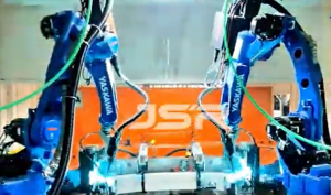 Dual Yaskawa AR1440 Robots MIG Welding Car Bumper Beams