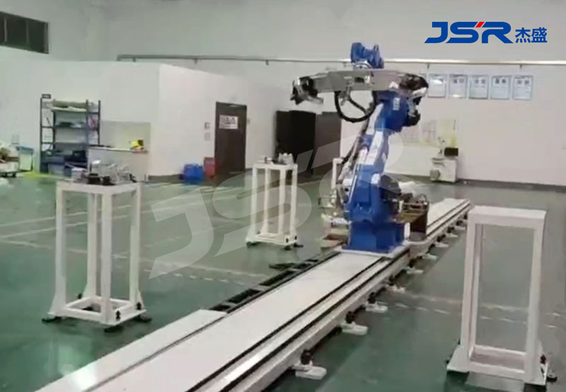 Robot-CNC-machine-loading-and-unloading--with-rail