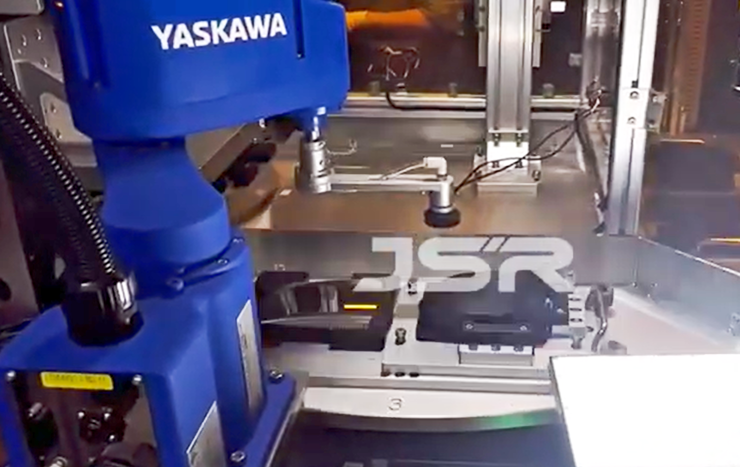 Yaskawa SCARA Robot with 3D Vision: Precision Handling for Car Mirror Lenses Featured Image