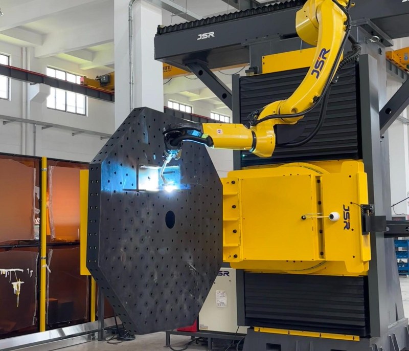 Robot solution for large part with high-mix low-volume